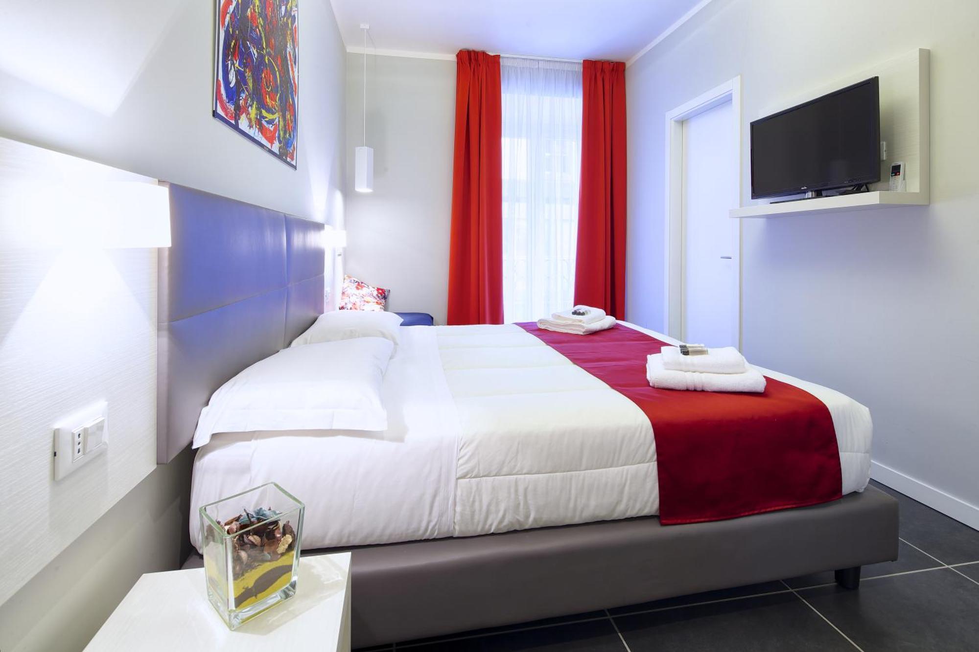 Nearhome Smart Suites Guest House — Photos 2